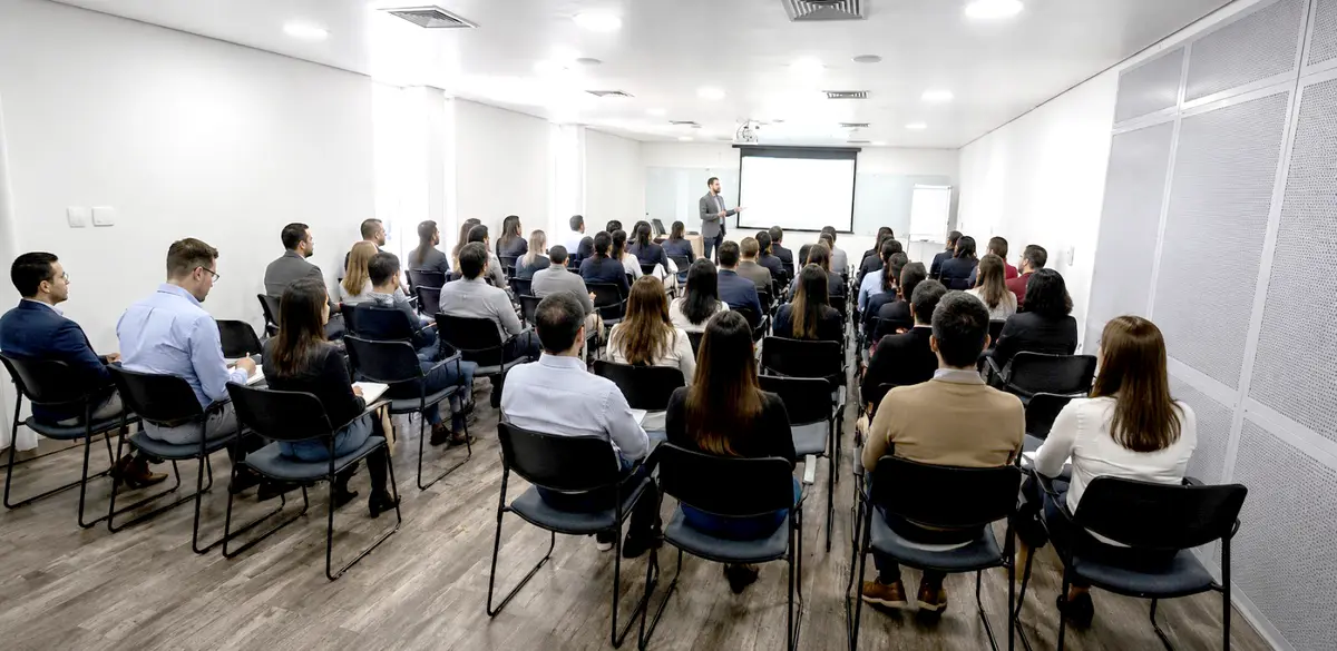 Sala e estrutura da Stationct na Vila Olímpia, São Paulo